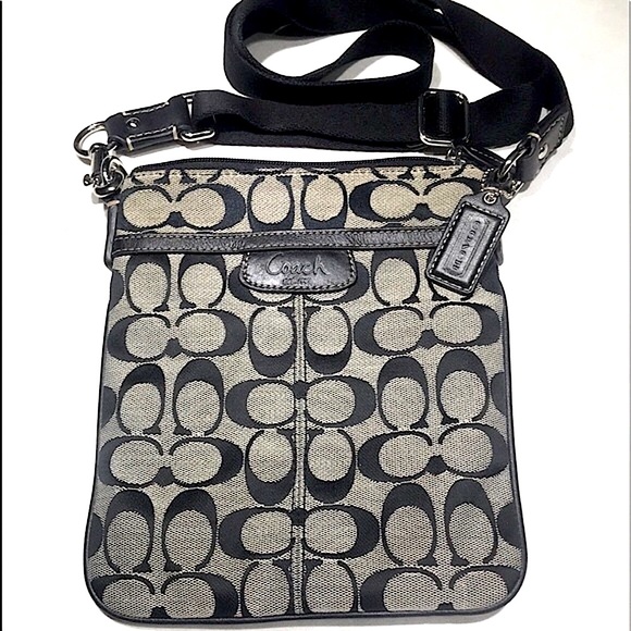 COACH PENELOPE SIGNATURE SWINGPACK Black⭐️⭐️⭐️⭐️ - Picture 1 of 9